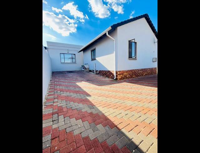 2 BEDROOM PROPERTY TO RENT IN COSMO CITY